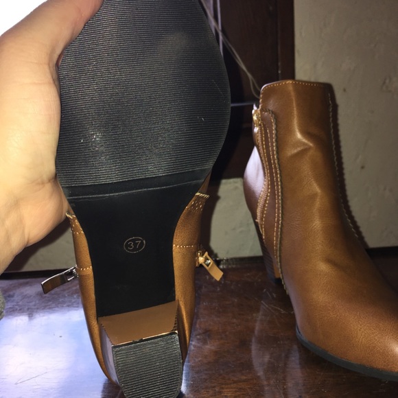 Brown ankle booties, zippers on both sides. - Picture 4 of 4